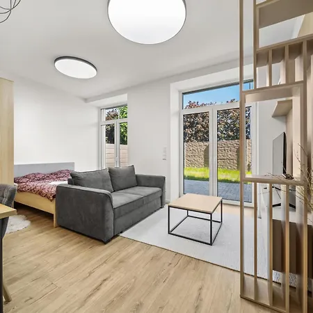 아파트 1 With Garden, Nalepkova 1390 *